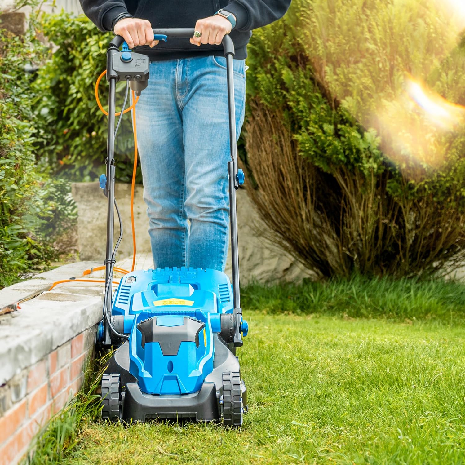 Hyundai 1300W Electric Lawn Mower – 33cm Lightweight Corded Lawnmower, 30L Grass Box, Foldable Handle, 3 Cutting Heights, Ideal for Small Gardens - 3 Year Warranty
