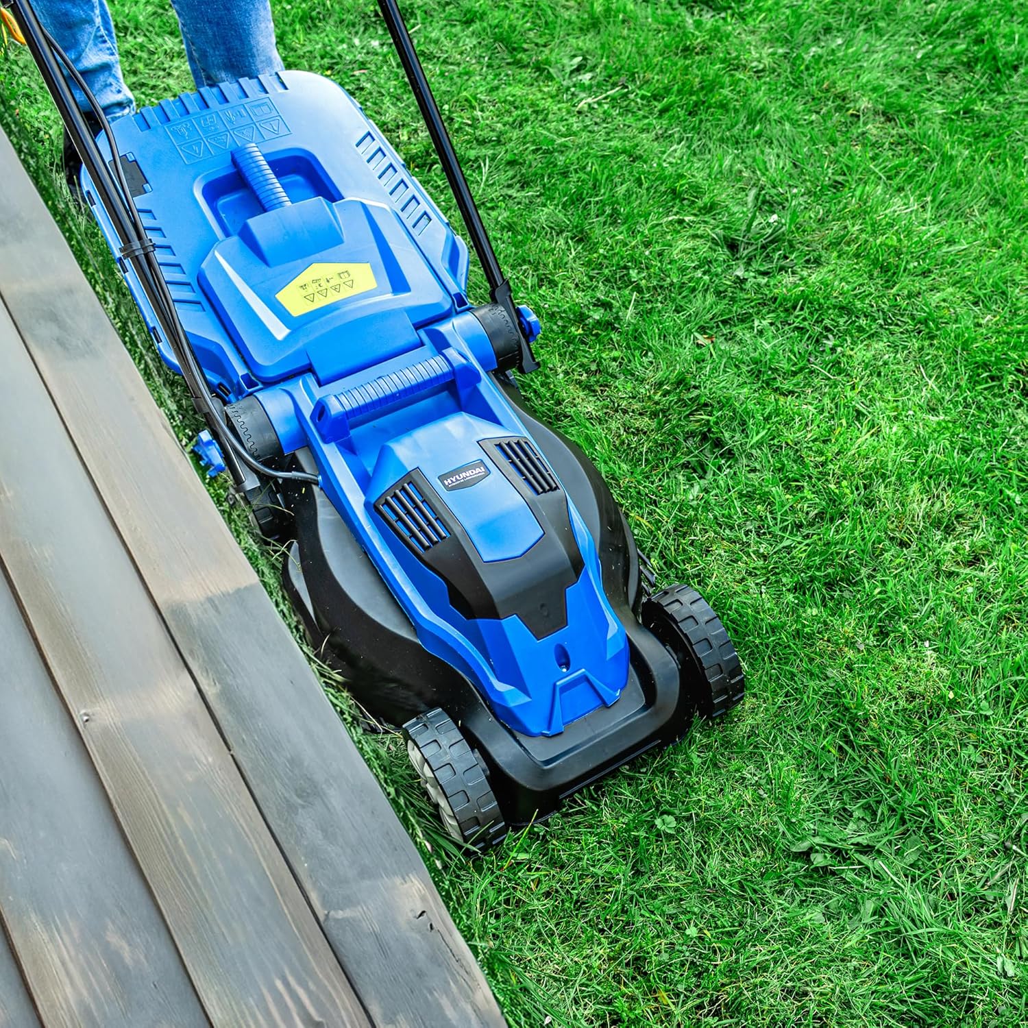 Hyundai 1300W Electric Lawn Mower – 33cm Lightweight Corded Lawnmower, 30L Grass Box, Foldable Handle, 3 Cutting Heights, Ideal for Small Gardens - 3 Year Warranty